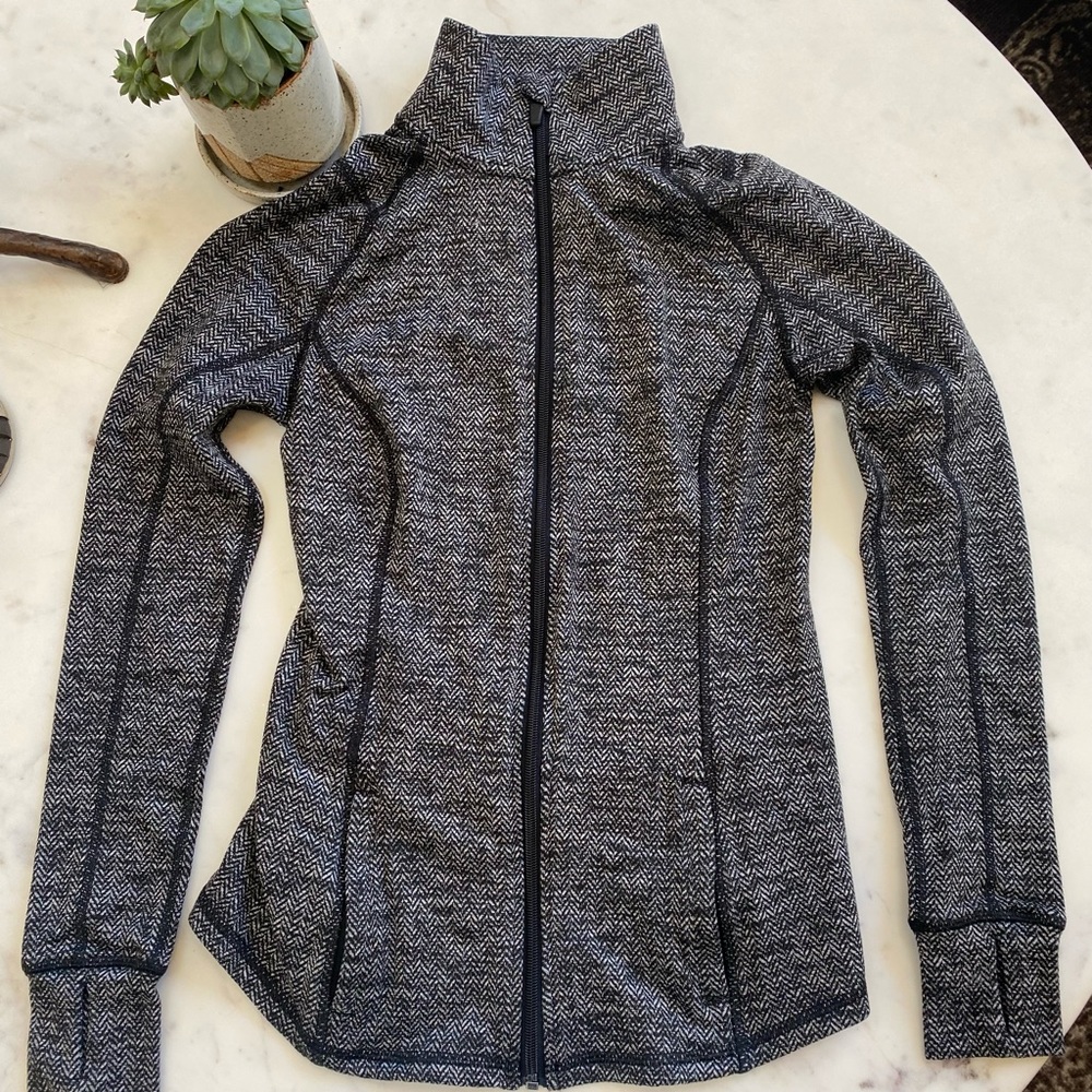 XS OLD NAVY ZIP UP WITH ZIP POCKETS AND THUMB HOLES